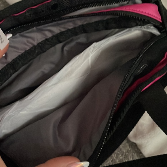 Lesportsac Gabrielle Small Box Crossbody NEW WITH TAGS Hot Pink - Picture 12 of 13